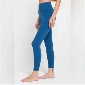 #142. NWT. Spiritual Gangster Ada HW 7/8 Topaz Leggings